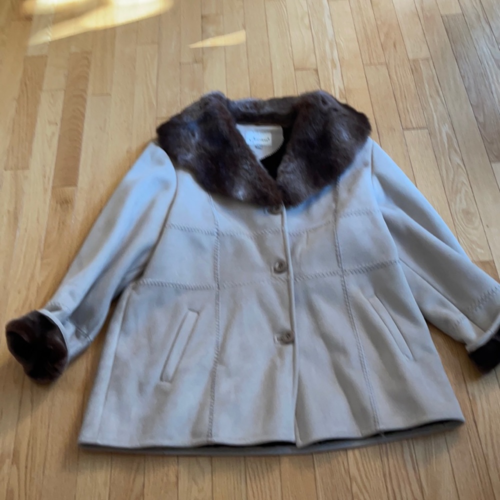 Jessica ladies faux fur coat size XL
